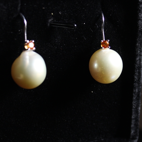 18k Pearl and Sapphire Drop Earrings - Picture 14 of 14